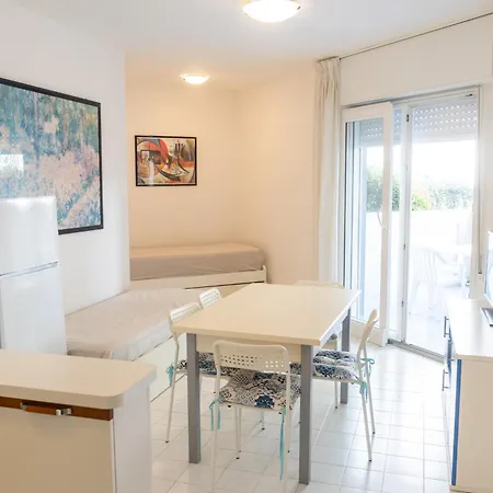 Fronte Mare Con Piscina Mv5 Apartment Lignano Sabbiadoro
