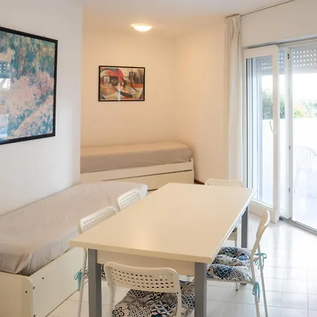Fronte Mare Con Piscina Mv5 Apartman Lignano Sabbiadoro