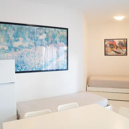 Fronte Mare Con Piscina Mv5 Apartment *