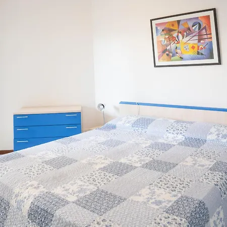 Apartment Fronte Mare Con Piscina Mv5